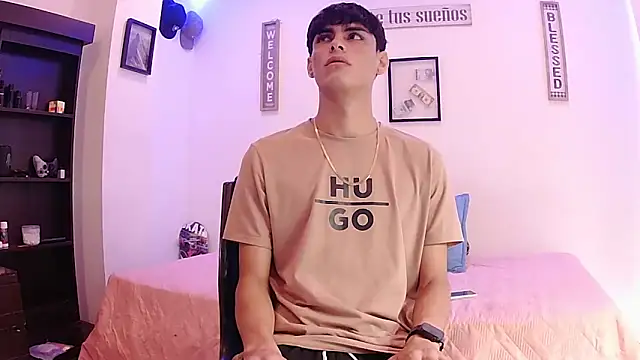 Snapshot of harrytomson_1 chatting on September 2025 06:08:02 PM harrytomson 1 online show from September 2025 06:08:02 PM