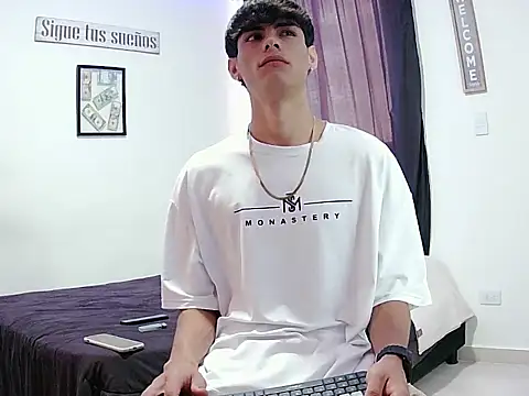 Snapshot of harrytomson_1 chatting on November 2025 06:35:01 PM harrytomson 1 online show from November 2025 06:35:01 PM