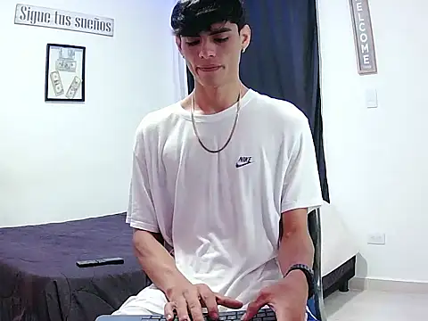 Snapshot of harrytomson_1 chatting on November 2025 11:52:01 PM harrytomson 1 online show from November 2025 11:52:01 PM