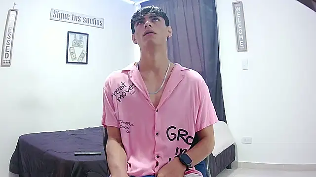 Snapshot of harrytomson_1 chatting on December 2025 01:04:02 PM harrytomson 1 online show from December 2025 01:04:02 PM