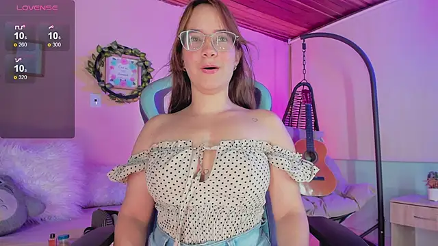 Snapshot of honey_fox1 chatting on February 2025 10:20:01 PM honey fox1 online show from February 2025 10:20:01 PM