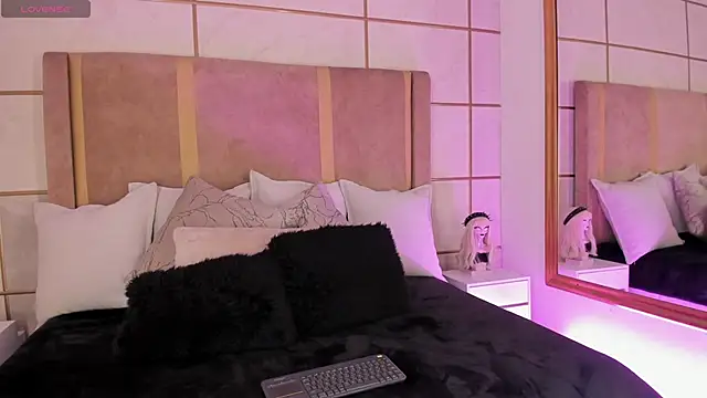 Snapshot of Kittenmeuw chatting on January 2025 03:32:02 AM Kittenmeuw online show from January 2025 03:32:02 AM