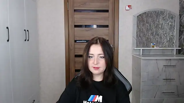 Kristy-Max online show from October 2025 08:57:01 PM