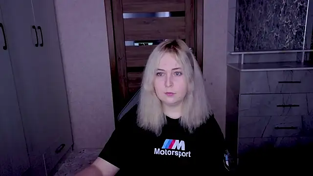 Kristy-Max online show from April 2026 08:39:01 PM