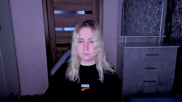 Kristy-Max online show from June 2026 07:07:01 PM