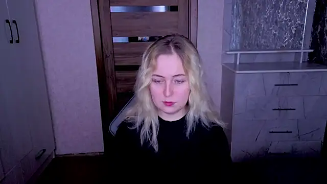 Kristy-Max online show from June 2026 09:06:01 PM