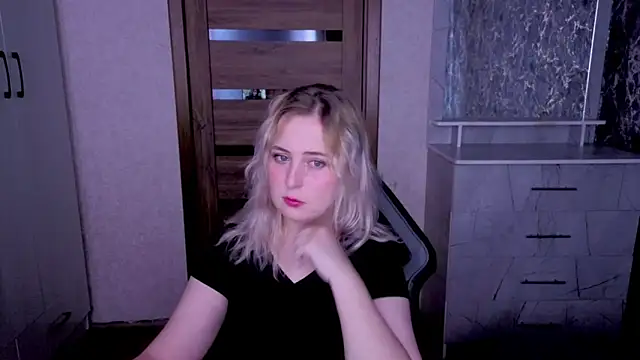 Kristy-Max online show from June 2026 08:50:02 PM