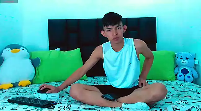 Snapshot of Tonny_twink_ chatting on February 2025 04:53:01 AM Tonny twink  online show from February 2025 04:53:01 AM