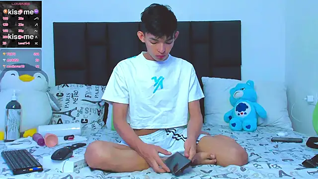 Snapshot of Tonny_twink_ chatting on February 2025 04:35:01 PM Tonny twink  online show from February 2025 04:35:01 PM
