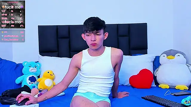 Snapshot of Tonny_twink_ chatting on March 2025 06:01:02 PM Tonny twink  online show from March 2025 06:01:02 PM