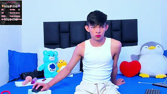 Snapshot of Tonny_twink_ chatting on March 2025 09:57:01 AM Tonny twink  online show from March 2025 09:57:01 AM