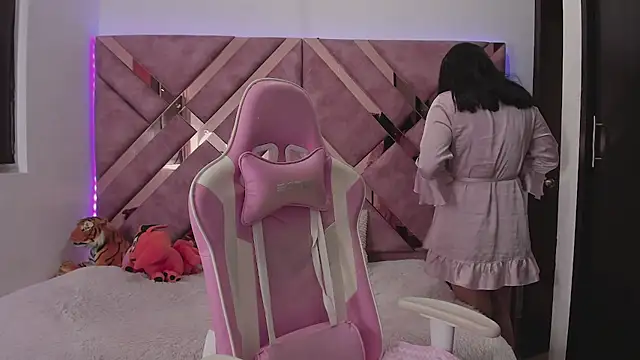 Snapshot of saori_9b chatting on July 2026 08:36:02 PM saori 9b online show from July 2026 08:36:02 PM