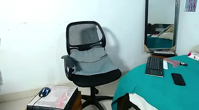 cristofer 988 online show from February 2025 04:51:02 AM