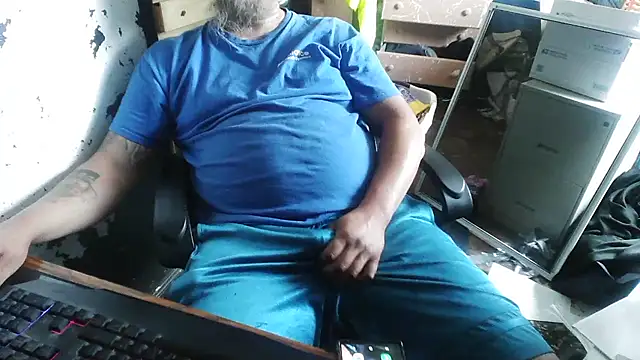 Snapshot of slickwill123 chatting on June 2026 04:42:01 PM slickwill123 online show from June 2026 04:42:01 PM