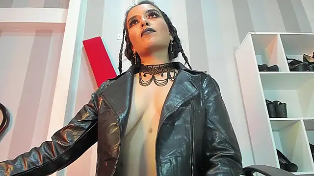 Snapshot of MeliizaQueen chatting on February 2025 12:06:02 AM MeliizaQueen online show from February 2025 12:06:02 AM