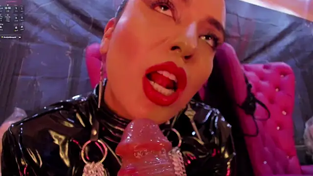 Snapshot of MeliizaQueen chatting on October 2025 12:45:01 PM MeliizaQueen online show from October 2025 12:45:01 PM