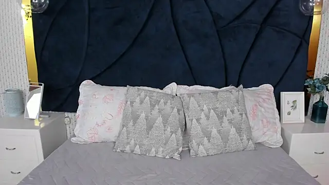 LARISSAEVANS online show from November 2025 03:07:01 AM