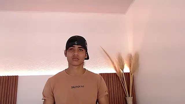 Snapshot of zander_2120 chatting on December 2024 02:06:01 PM zander 2120 online show from December 2024 02:06:01 PM