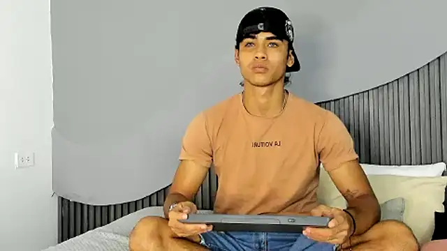 Snapshot of zander_2120 chatting on December 2024 06:17:01 PM zander 2120 online show from December 2024 06:17:01 PM