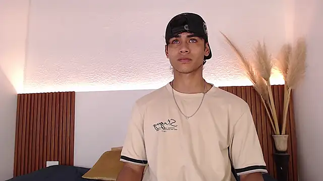 Snapshot of zander_2120 chatting on December 2024 01:40:01 PM zander 2120 online show from December 2024 01:40:01 PM