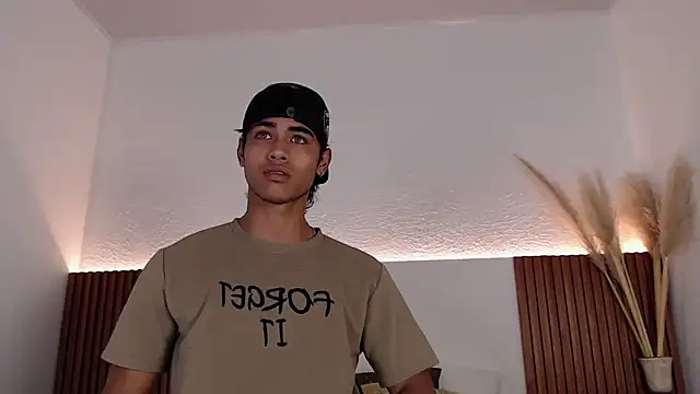 Snapshot of zander_2120 chatting on December 2024 01:49:01 PM zander 2120 online show from December 2024 01:49:01 PM