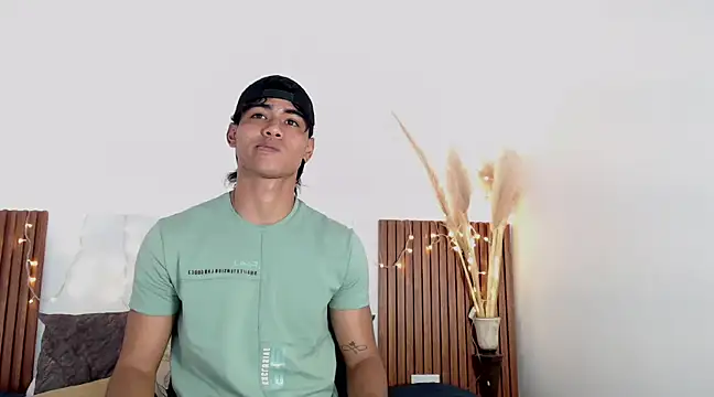 Snapshot of zander_2120 chatting on December 2024 04:51:02 PM zander 2120 online show from December 2024 04:51:02 PM