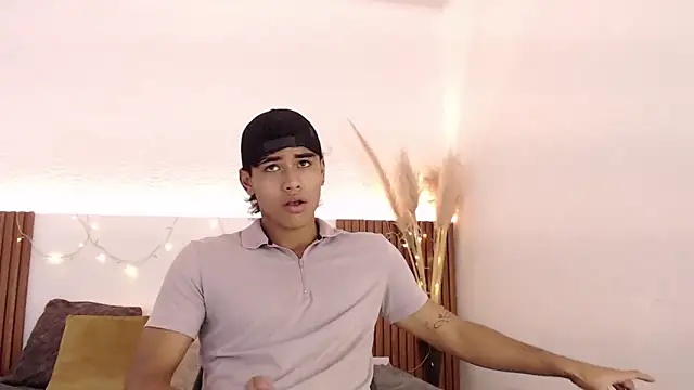 Snapshot of zander_2120 chatting on December 2024 01:52:02 PM zander 2120 online show from December 2024 01:52:02 PM