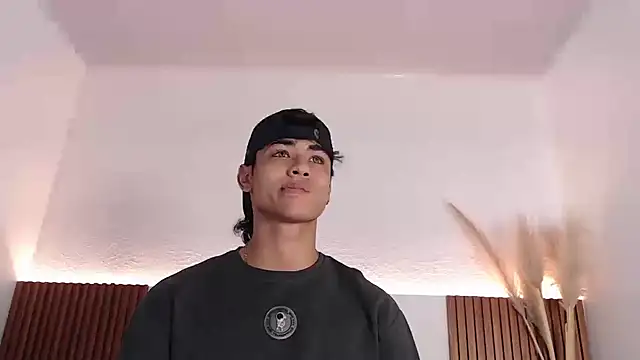 Snapshot of zander_2120 chatting on January 2025 02:40:01 AM zander 2120 online show from January 2025 02:40:01 AM