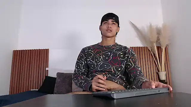 Snapshot of zander_2120 chatting on January 2025 01:21:02 PM zander 2120 online show from January 2025 01:21:02 PM