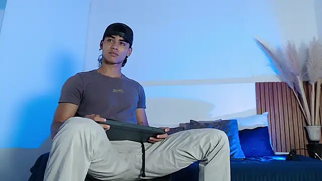 Snapshot of zander_2120 chatting on January 2025 05:19:01 PM zander 2120 online show from January 2025 05:19:01 PM