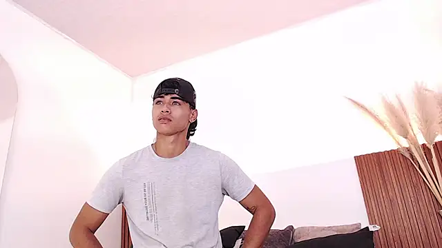 Snapshot of zander_2120 chatting on January 2025 03:03:01 PM zander 2120 online show from January 2025 03:03:01 PM