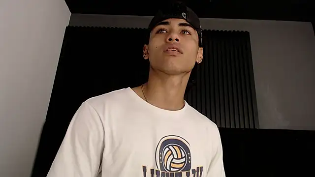 Snapshot of zander_2120 chatting on January 2025 02:21:01 PM zander 2120 online show from January 2025 02:21:01 PM