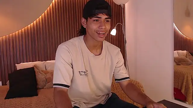 Snapshot of zander_2120 chatting on February 2025 01:39:01 PM zander 2120 online show from February 2025 01:39:01 PM