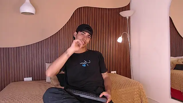 Snapshot of zander_2120 chatting on February 2025 02:00:01 PM zander 2120 online show from February 2025 02:00:01 PM