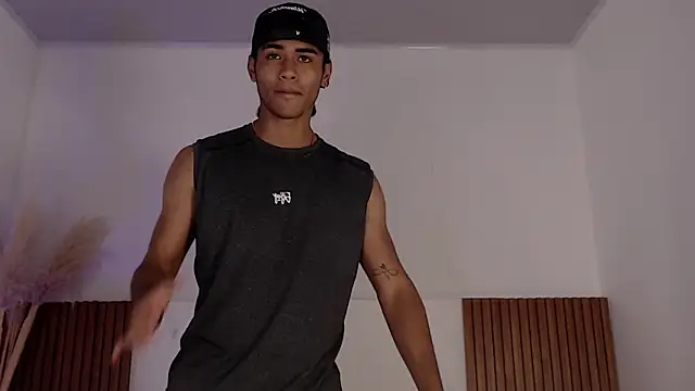 Snapshot of zander_2120 chatting on March 2025 04:46:01 PM zander 2120 online show from March 2025 04:46:01 PM