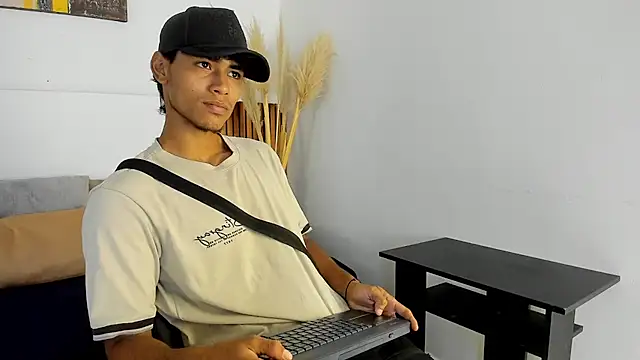 Snapshot of zander_2120 chatting on September 2025 01:15:02 PM zander 2120 online show from September 2025 01:15:02 PM