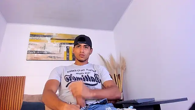 Snapshot of zander_2120 chatting on October 2025 12:57:02 PM zander 2120 online show from October 2025 12:57:02 PM