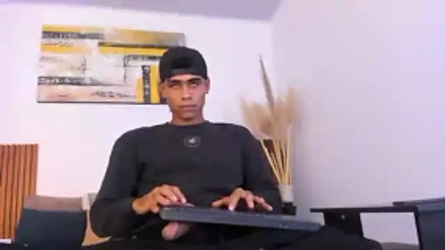 Snapshot of zander_2120 chatting on October 2025 01:51:02 PM zander 2120 online show from October 2025 01:51:02 PM