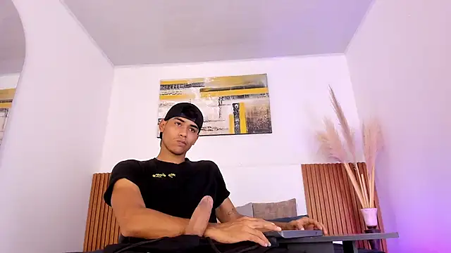 Snapshot of zander_2120 chatting on November 2025 01:11:01 PM zander 2120 online show from November 2025 01:11:01 PM