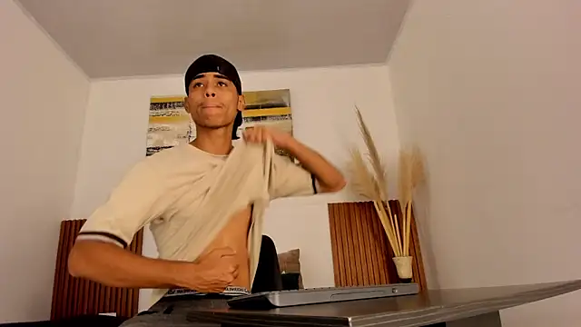 Snapshot of zander_2120 chatting on November 2025 01:21:02 PM zander 2120 online show from November 2025 01:21:02 PM