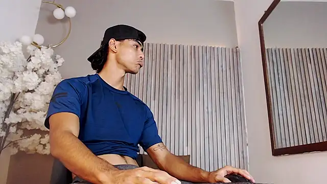 Snapshot of zander_2120 chatting on November 2025 12:46:01 AM zander 2120 online show from November 2025 12:46:01 AM