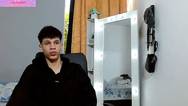 Snapshot of jeff_ross chatting on December 2024 09:20:02 PM jeff ross online show from December 2024 09:20:02 PM