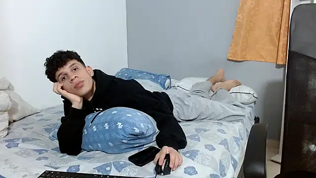 Snapshot of jeff_ross chatting on December 2024 08:48:01 PM jeff ross online show from December 2024 08:48:01 PM