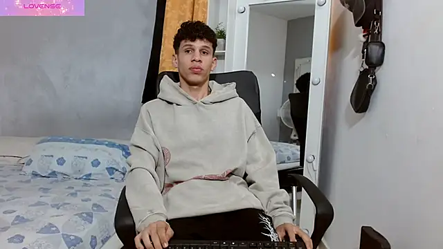 Snapshot of jeff_ross chatting on January 2025 09:41:01 PM jeff ross online show from January 2025 09:41:01 PM