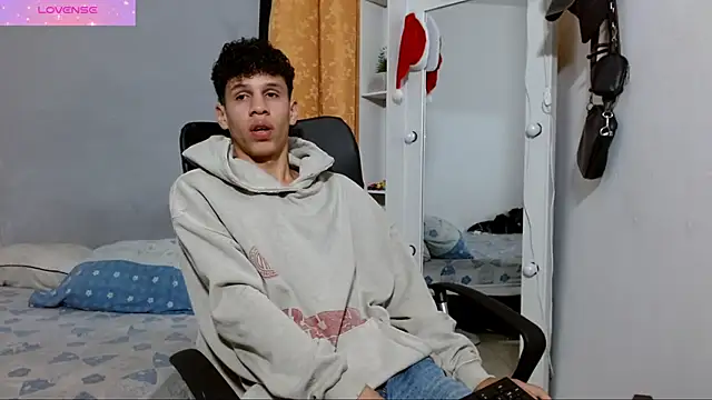 Snapshot of jeff_ross chatting on January 2025 09:39:02 PM jeff ross online show from January 2025 09:39:02 PM