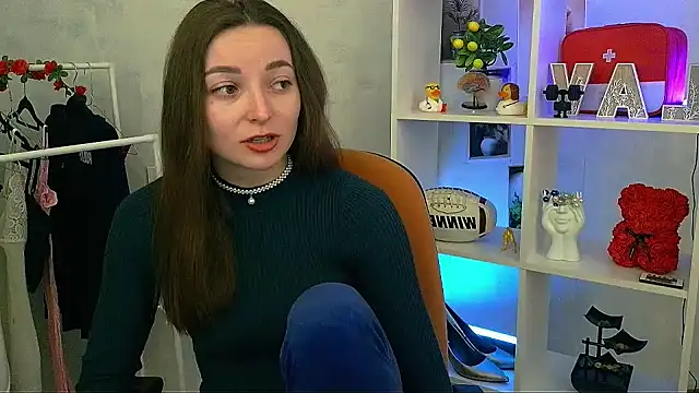  Barbie Kiss  online show from February 2026 03:27:02 PM