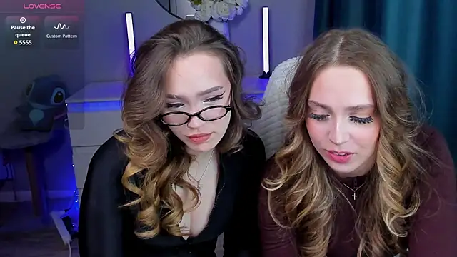 Snapshot of YaraKroft_ chatting on November 2025 05:49:01 PM YaraKroft online show from November 2025 05:49:01 PM