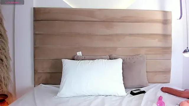 Snapshot of IsabellaJonns chatting on January 2025 07:21:02 AM IsabellaJonns online show from January 2025 07:21:02 AM