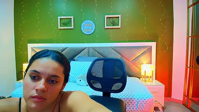 dahiana spark online show from October 2025 08:08:02 PM