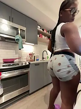 Naomiruty online show from May 2026 02:52:02 AM